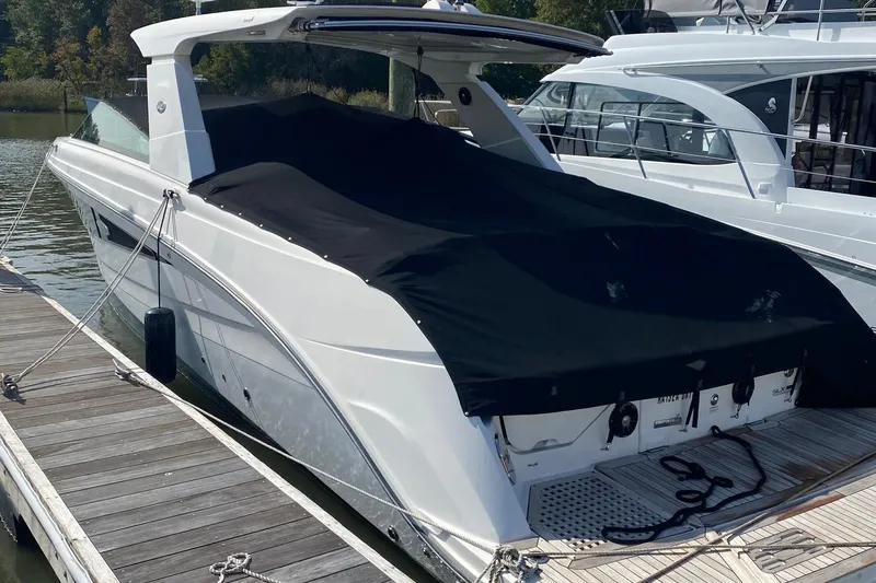 Slide: The Image of Kohler Advanced Digital Control II displaying 124.8 hours on Sea Ray SLX 400, 2019 model. - 46