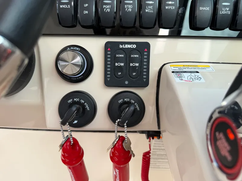 Slide: The Image of Boston Whaler 280 Vantage 2027 - 14