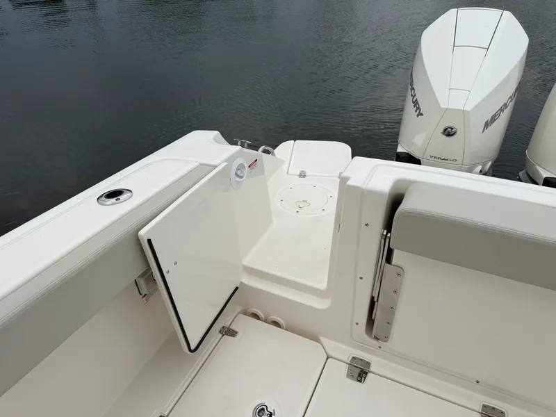 Slide: The Image of Boston Whaler 280 Vantage 2027 - 30