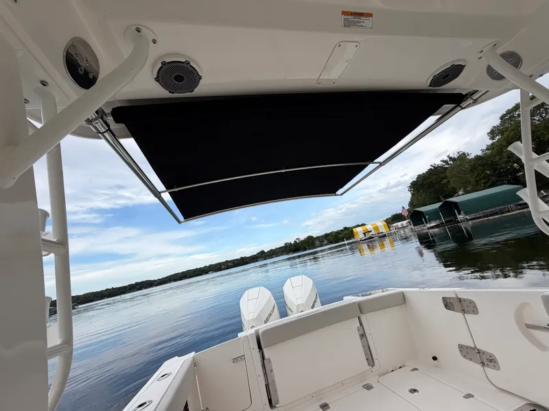 Slide: The Image of Boston Whaler 280 Vantage 2027 - 40