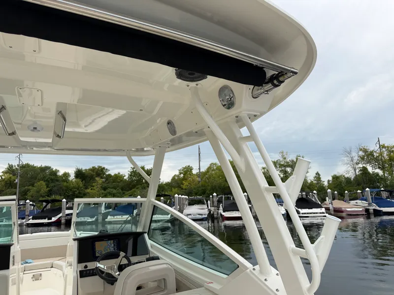 Slide: The Image of Boston Whaler 280 Vantage 2027 - 44