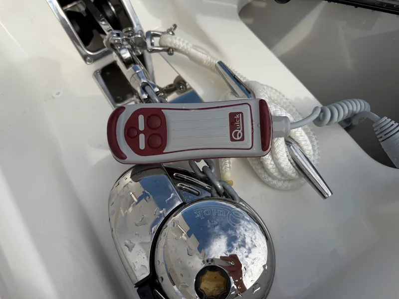 Slide: The Image of Boston Whaler 280 Vantage 2027 - 28