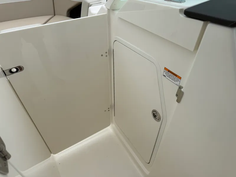 Slide: The Image of Boston Whaler 280 Vantage 2027 - 51