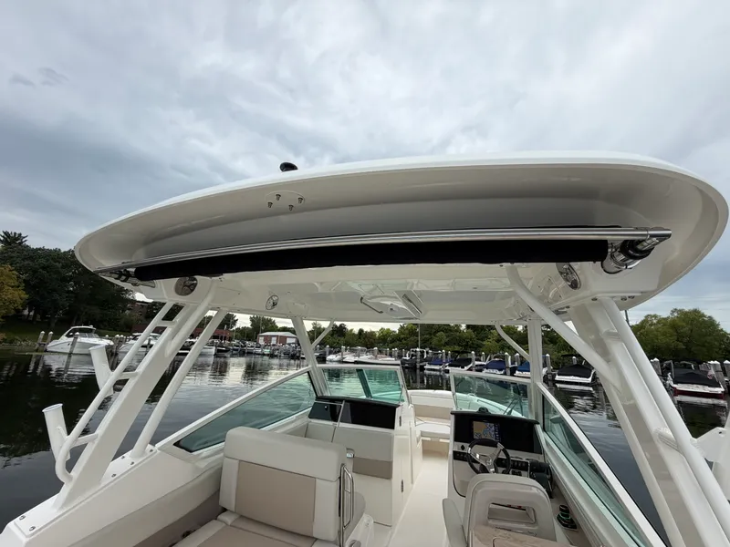 Slide: The Image of Boston Whaler 280 Vantage 2027 - 39