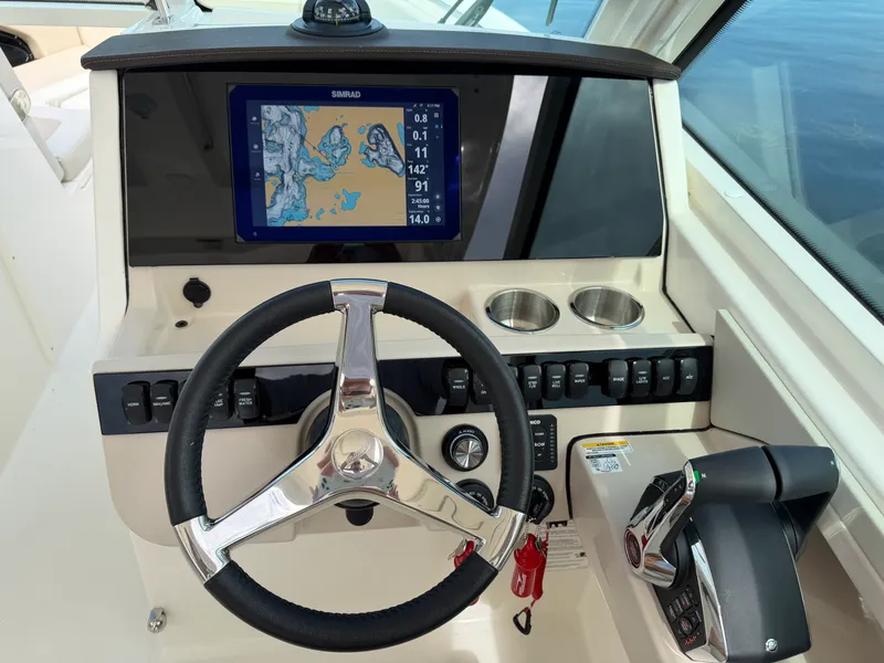 Slide: The Image of Boston Whaler 280 Vantage 2027 - 13
