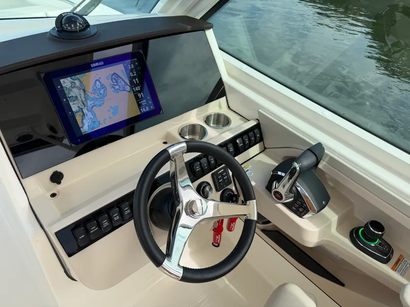 Slide: The Image of Boston Whaler 280 Vantage 2027 - 19