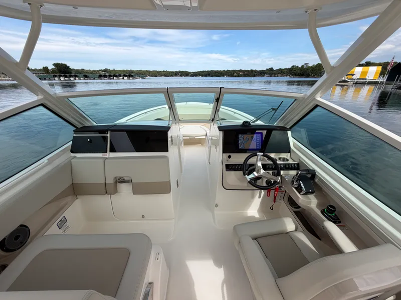 Slide: The Image of Boston Whaler 280 Vantage 2027 - 20