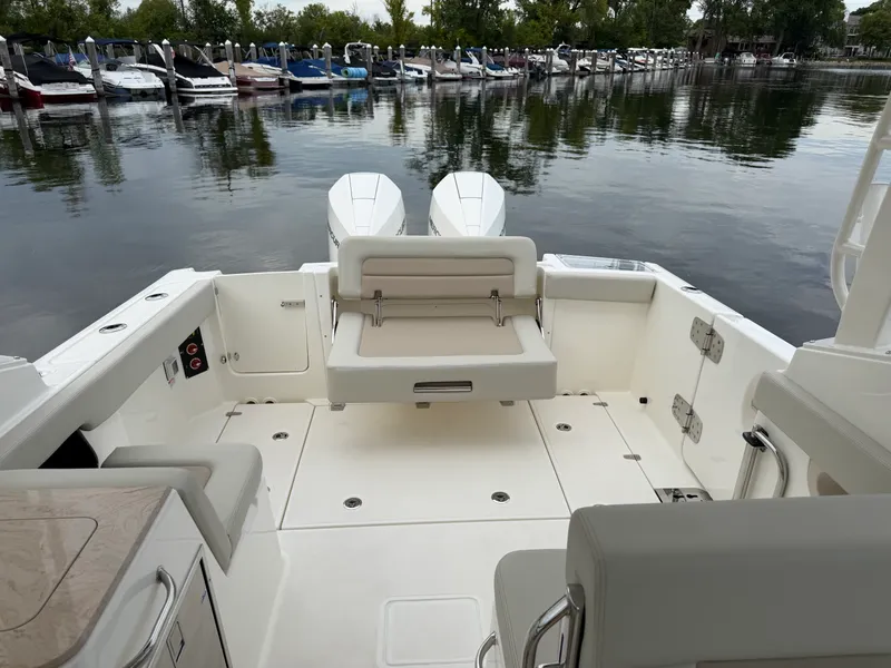 Slide: The Image of Boston Whaler 280 Vantage 2027 - 36