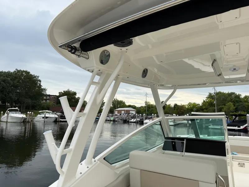 Slide: The Image of Boston Whaler 280 Vantage 2027 - 43
