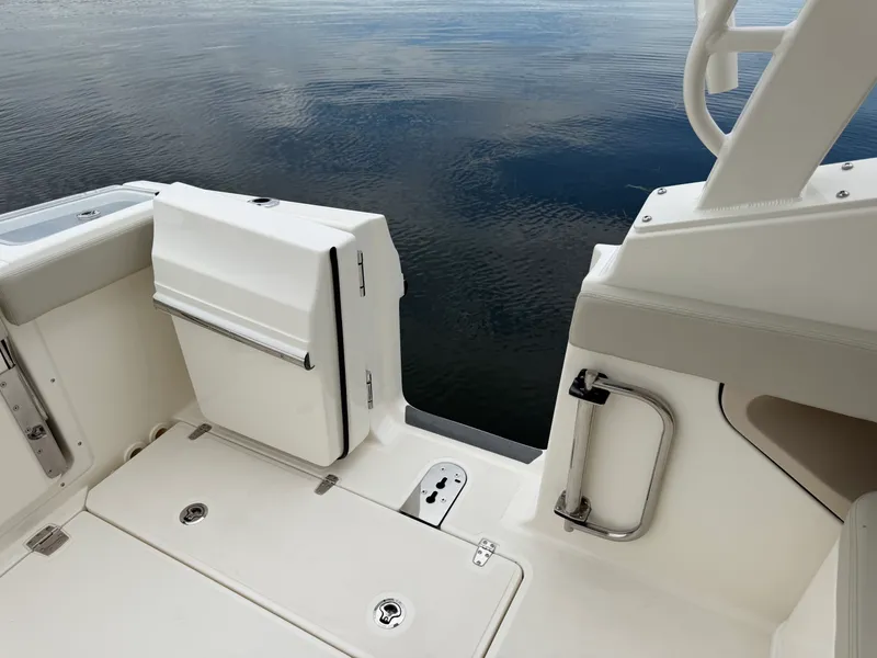 Slide: The Image of Boston Whaler 280 Vantage 2027 - 31