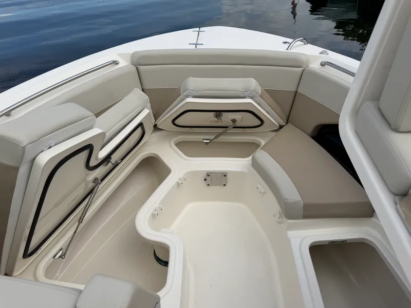 Slide: The Image of Boston Whaler 280 Vantage 2027 - 27