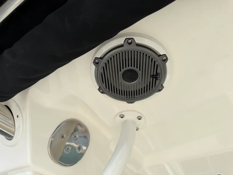 Slide: The Image of Boston Whaler 280 Vantage 2027 - 42