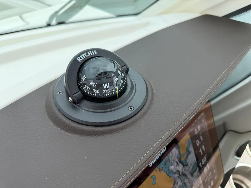 Slide: The Image of Boston Whaler 280 Vantage 2027 - 49