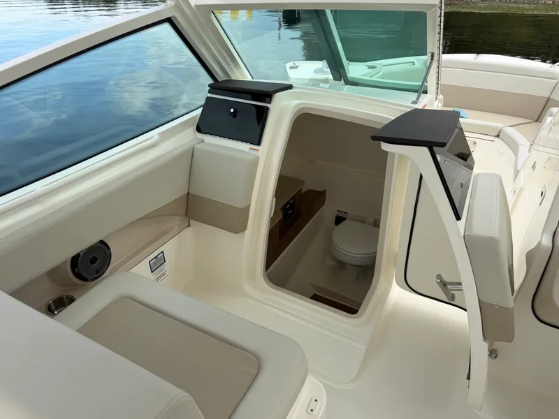Slide: The Image of Boston Whaler 280 Vantage 2027 - 23