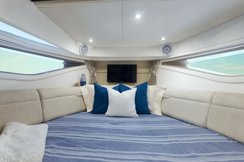 Slide: The Image of Sea Ray Sundancer 320 Outboard 2027 - 23