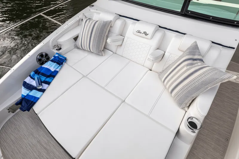Slide: The Image of Sea Ray Sundancer 320 Outboard 2027 - 13