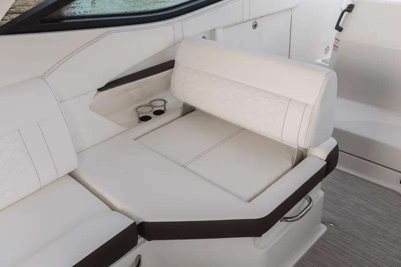 Slide: The Image of Sea Ray Sundancer 320 Outboard 2027 - 9