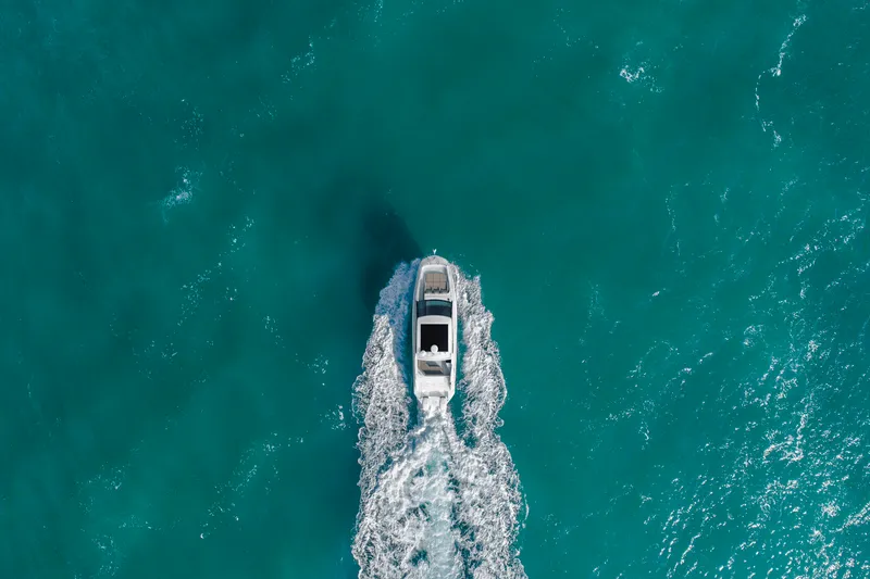 Slide: The Image of Sea Ray Sundancer 320 Outboard 2027 - 7