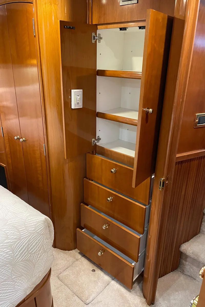 Slide: The Image of 2001 Carver 506 Motor Yacht interior storage cabinets and drawers - 42