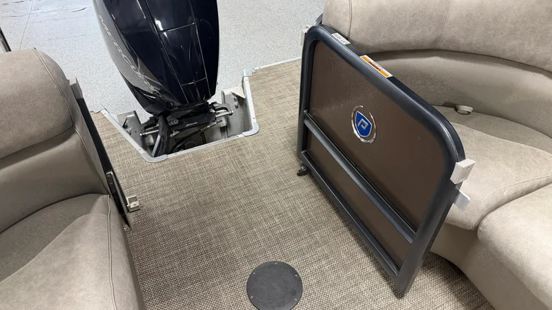 Slide: The Image of Premier 230 SUNSATION 2019 - 72
