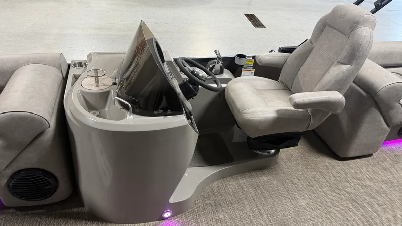 Slide: The Image of Premier 230 SUNSATION 2019 - 37