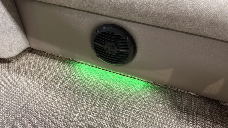 Slide: The Image of Premier 230 SUNSATION 2019 - 22