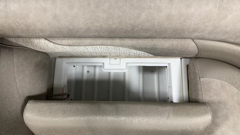 Slide: The Image of Premier 230 SUNSATION 2019 - 23