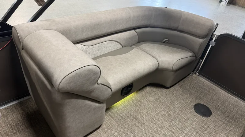 Slide: The Image of Premier 230 SUNSATION 2019 - 53