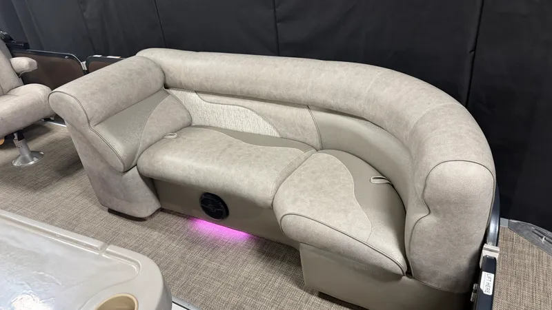 Slide: The Image of Premier 230 SUNSATION 2019 - 18