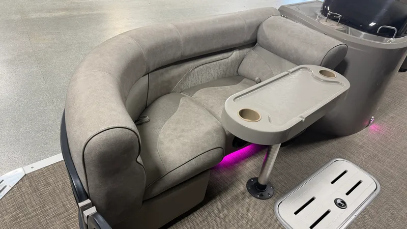 Slide: The Image of Premier 230 SUNSATION 2019 - 9