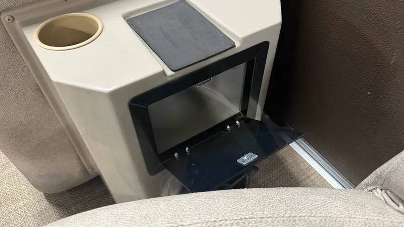 Slide: The Image of Premier 230 SUNSATION 2019 - 35