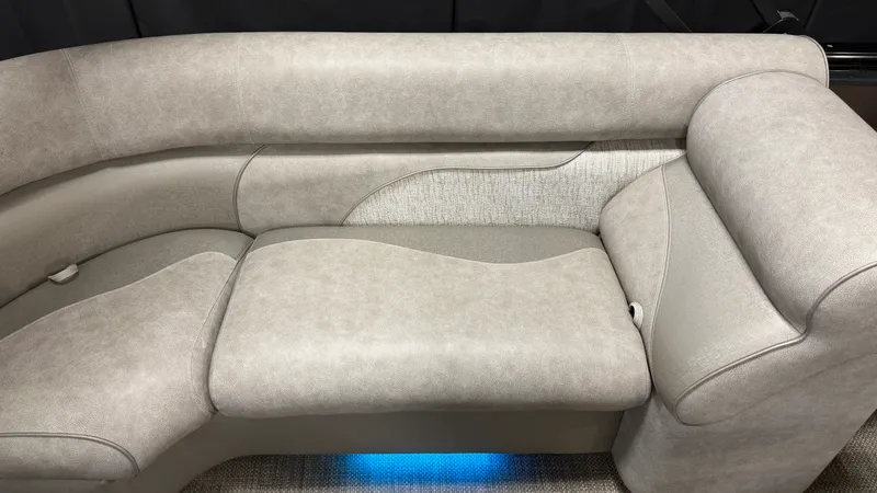 Slide: The Image of Premier 230 SUNSATION 2019 - 65