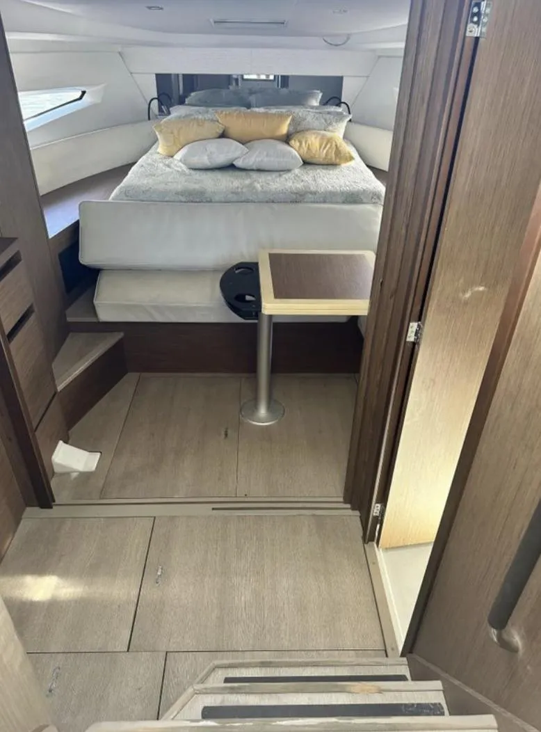 Slide: The Image of Jeanneau Leader 2018 - 12