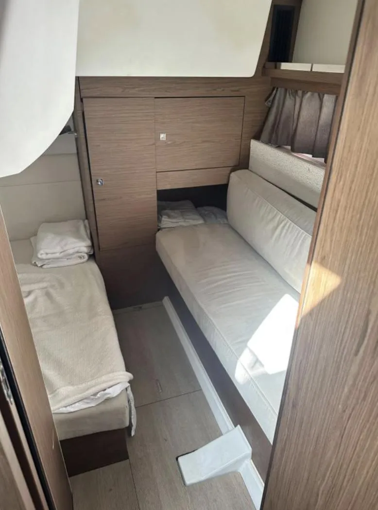 Slide: The Image of Jeanneau Leader 2018 - 17