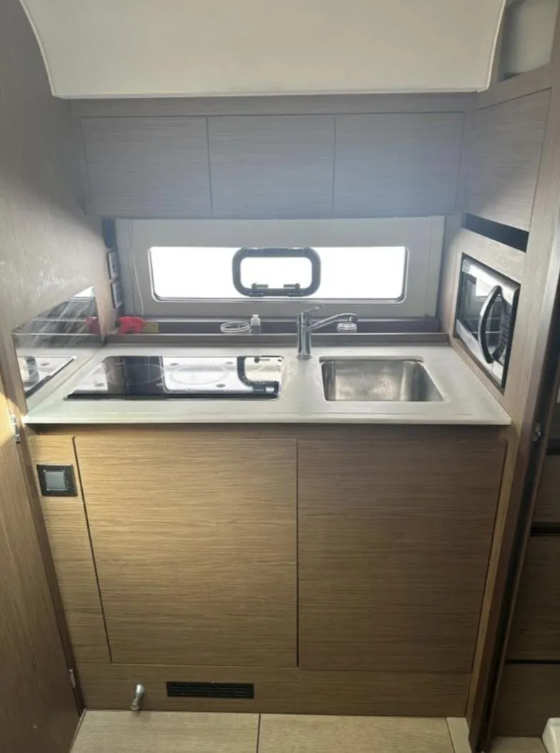 Slide: The Image of Jeanneau Leader 2018 - 18