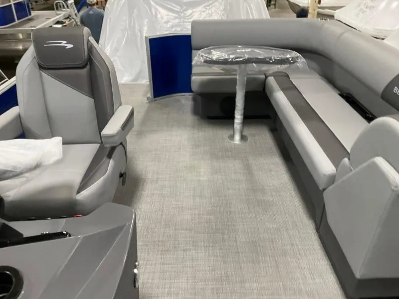 Slide: The Image of Bennington 20 SVL 2024 - 7