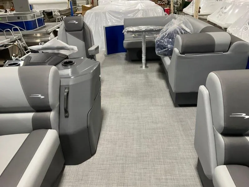 Slide: The Image of Bennington 20 SVL 2024 - 9