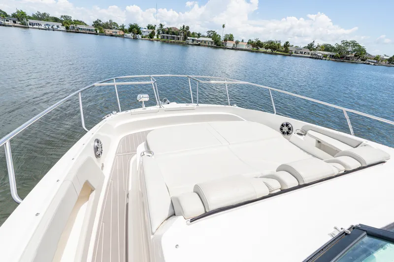 Slide: The Image of Sea Ray 320 SUNDANCER OB 2024 - 14