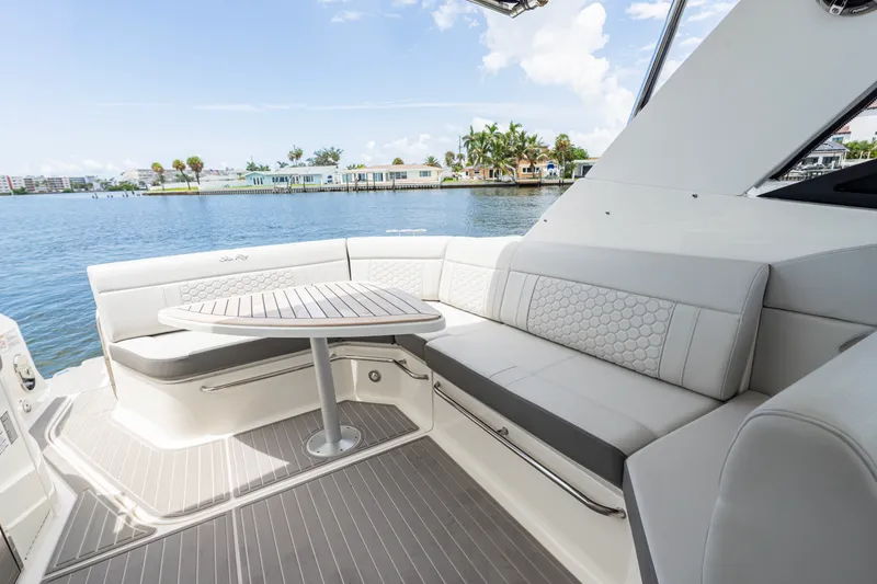 Slide: The Image of Sea Ray 320 SUNDANCER OB 2024 - 23