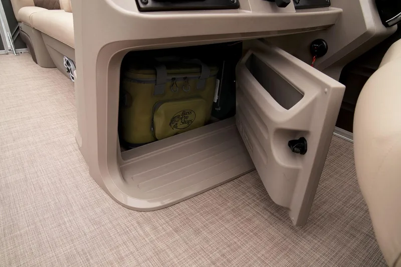 Slide: The Image of Sun Tracker Party Barge 22 DLX 2024 - 38