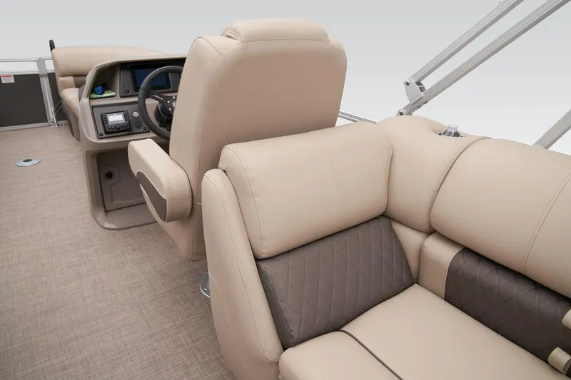 Slide: The Image of Sun Tracker Party Barge 22 DLX 2024 - 43