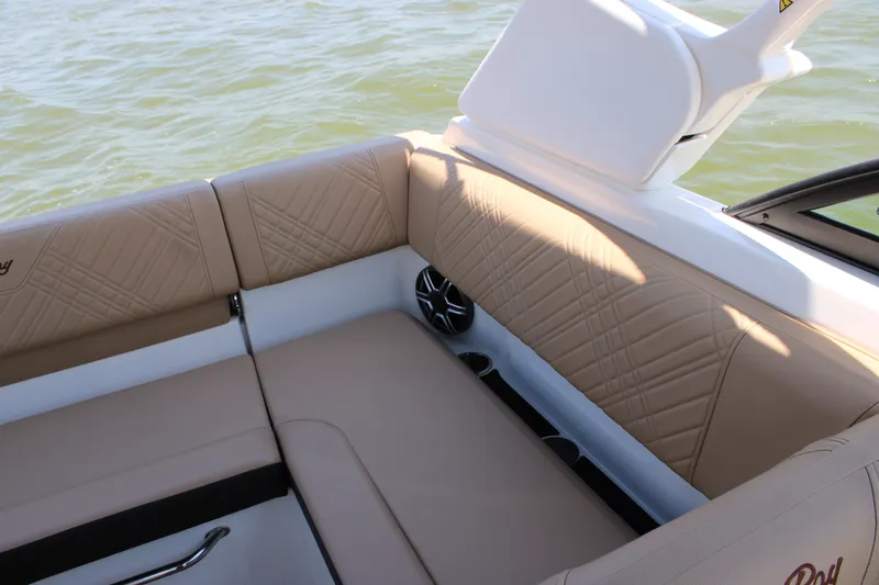 Slide: The Image of Sea Ray SDX 230 Surf 2026 - 16