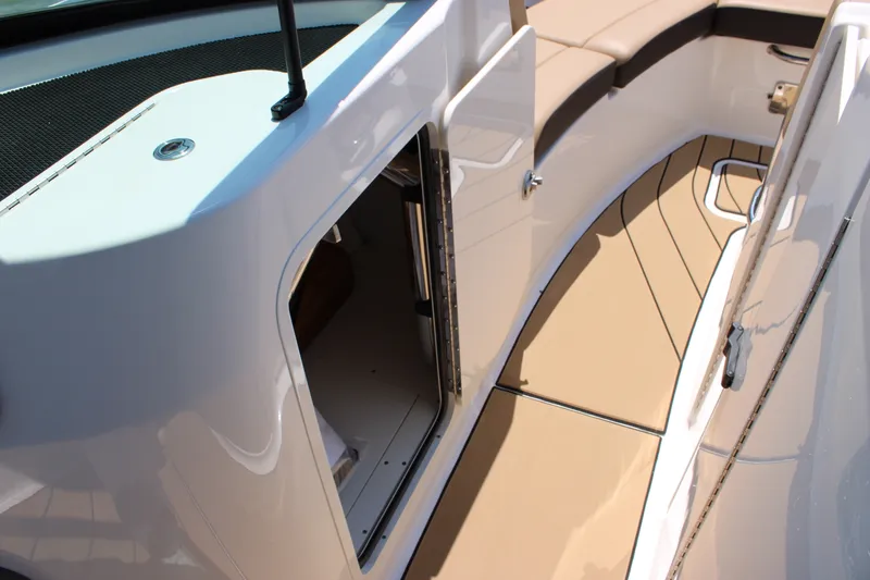 Slide: The Image of Sea Ray SDX 230 Surf 2026 - 21