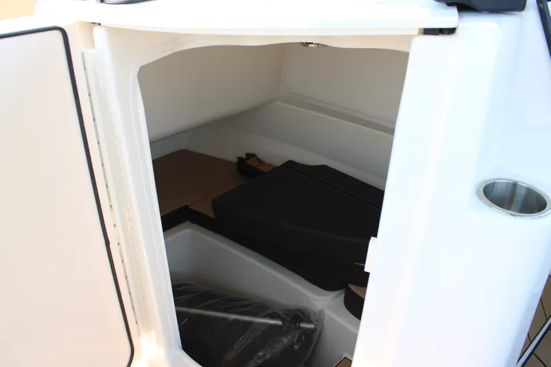 Slide: The Image of Sea Ray SDX 230 Surf 2026 - 20