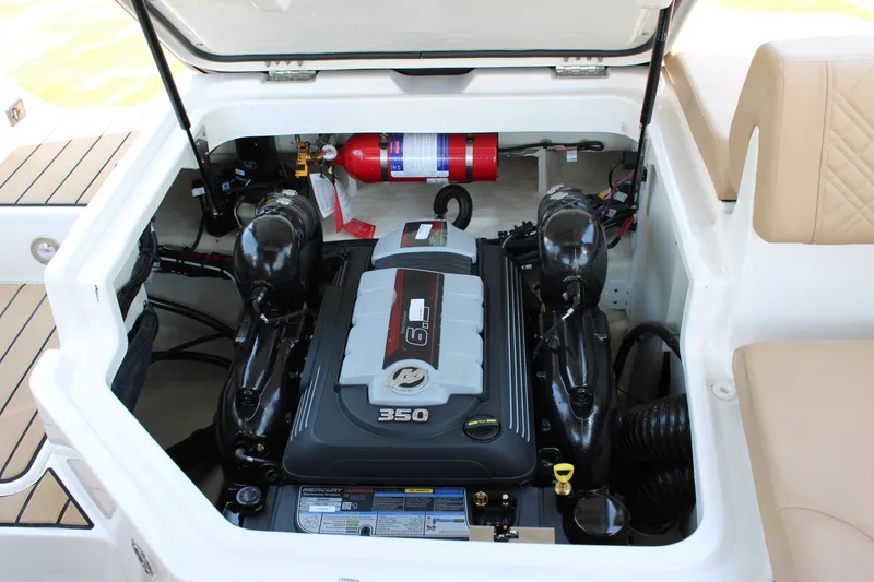 Slide: The Image of Sea Ray SDX 230 Surf 2026 - 17