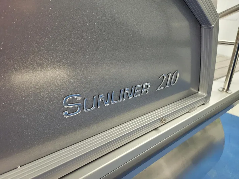 Slide: The Image of 2024 Harris Sunliner 210 boat model nameplate. - 29