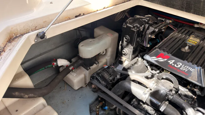 Slide: The Image of Sea Ray 280 SUNDANCER 2001 - 35