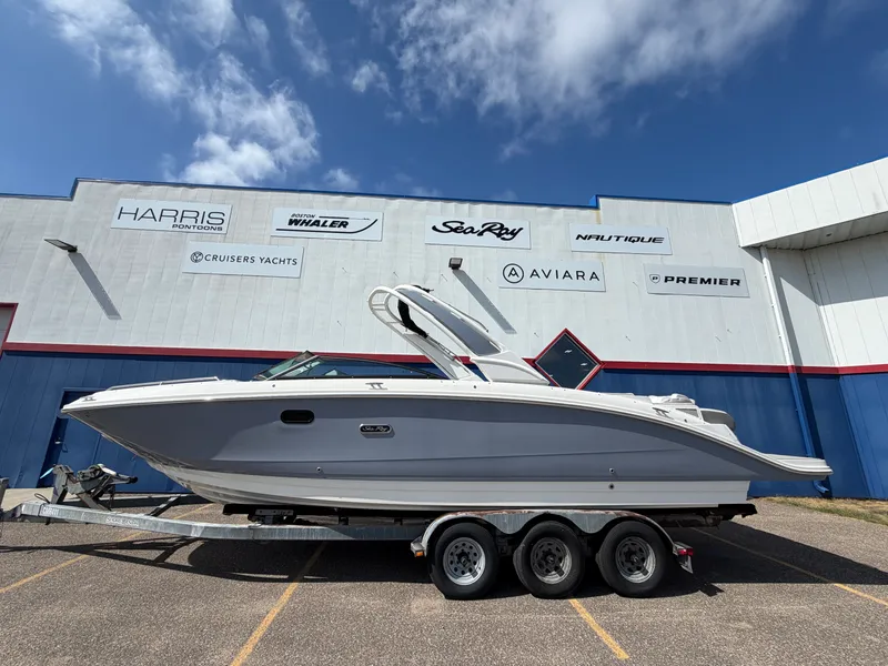 Slide: The Image of Sea Ray SDX 290 2025 - 1