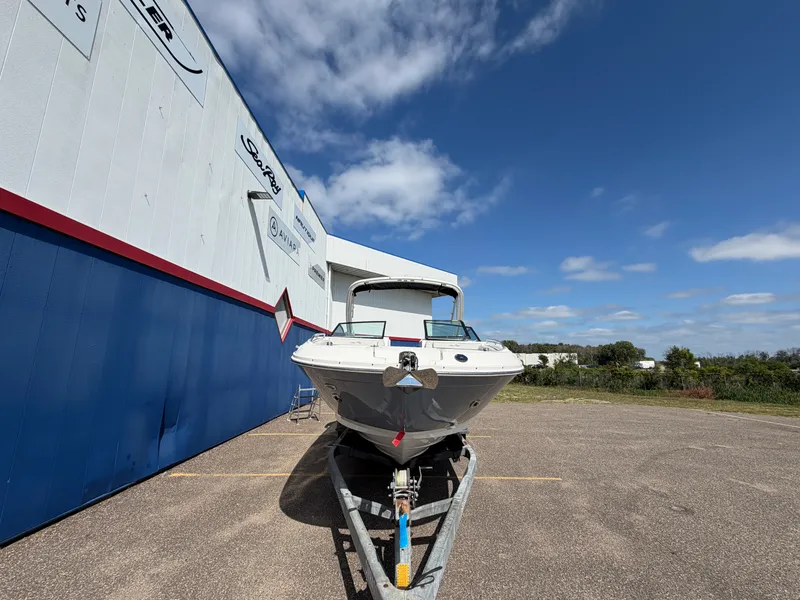 Slide: The Image of Sea Ray SDX 290 2025 - 2