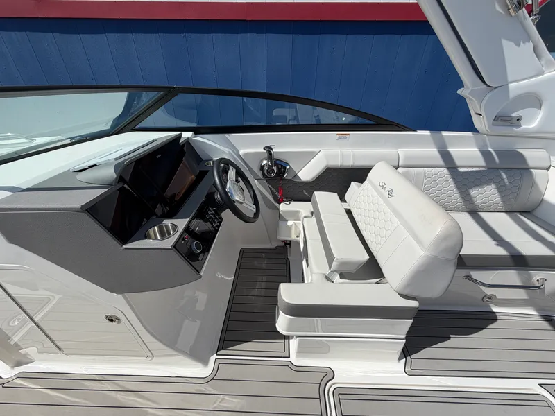 Slide: The Image of Sea Ray SDX 290 2025 - 37